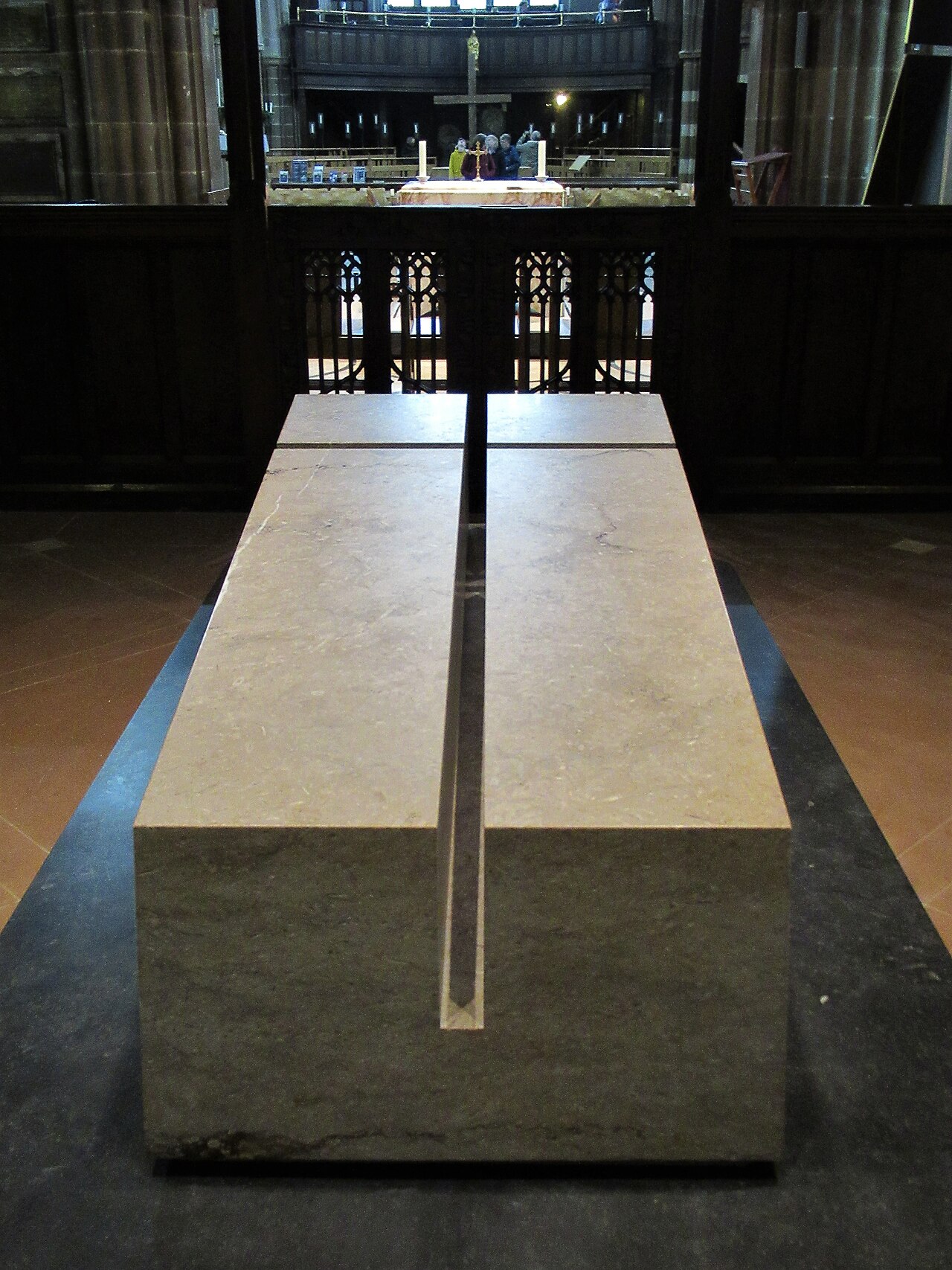 Richard III’s stone tomb in Leicester Cathedral, with its deeply cut cross and dark plinth.